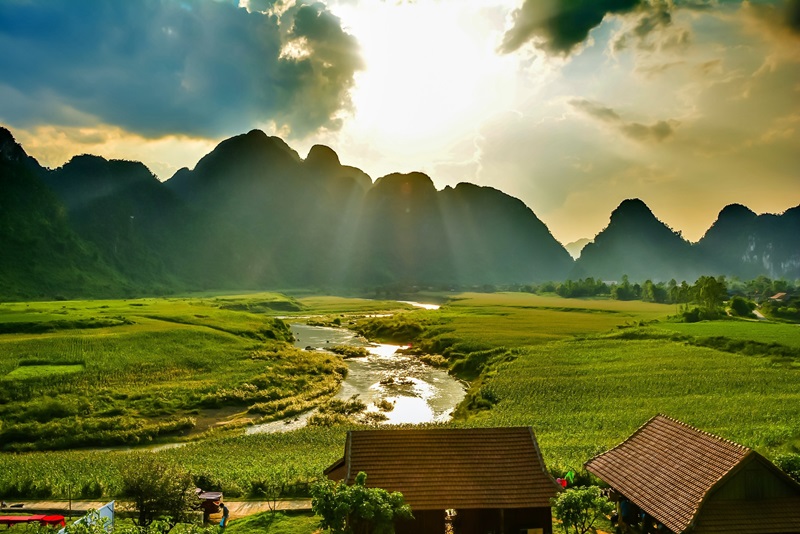 Vị trí địa lý có ảnh hưởng đến đặc điểm thời tiết Quảng Bình